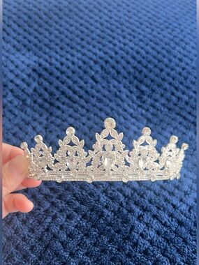 Women’s  Tiara Crown - Silver, used. Non-branded.